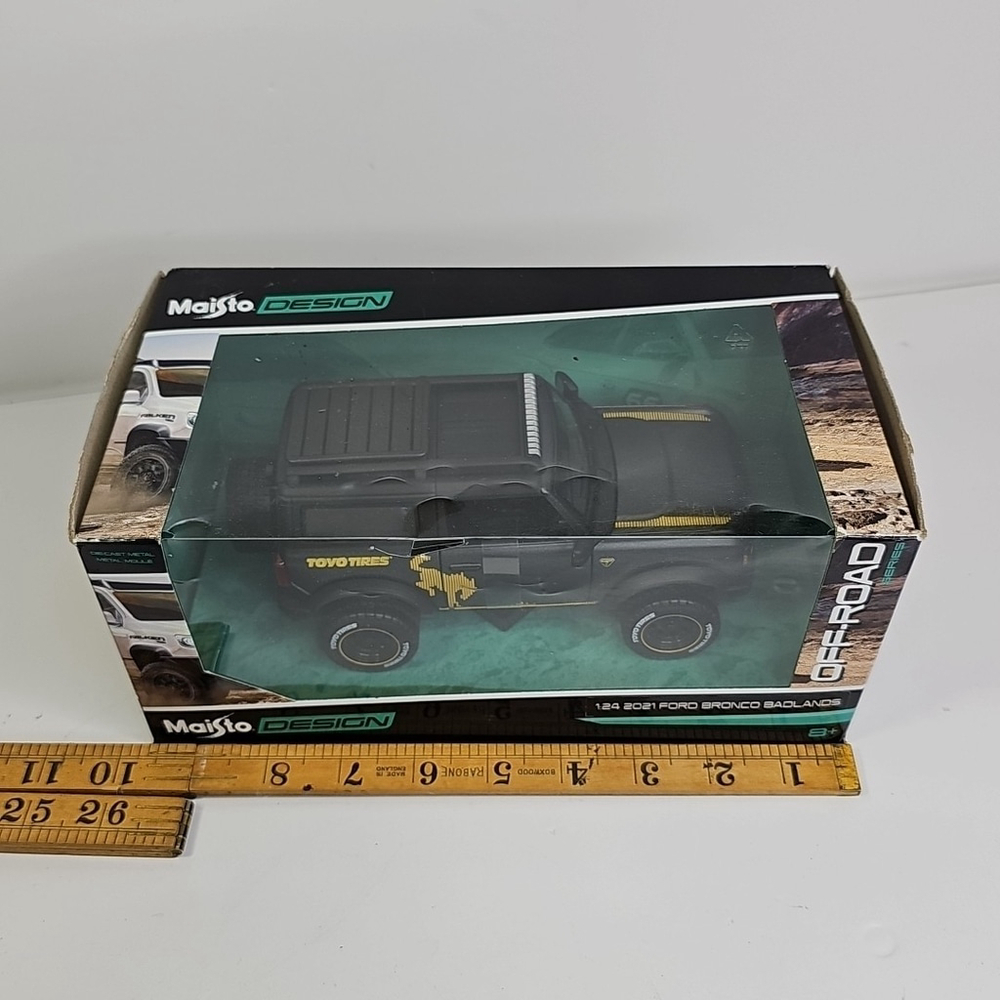 2021 Ford Bronco Badlands Dark Gray Maisto Design 1/24 Damaged Box - Picture 10 of 10